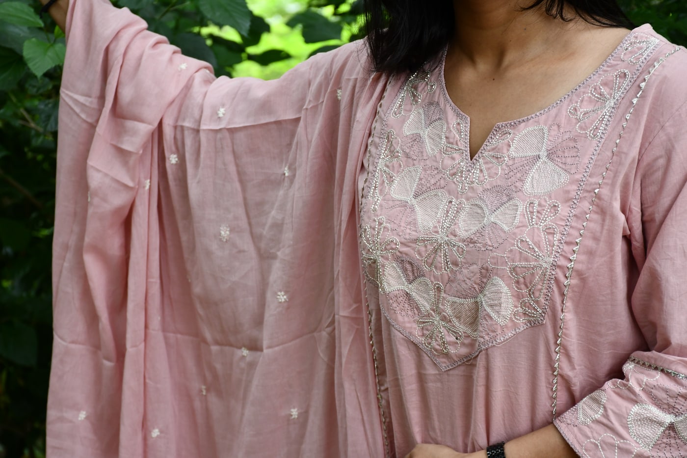 Dusty Rose dupatta falling from the shoulder over the kurta